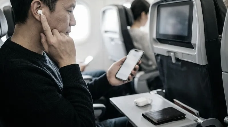 Czy można używać AirPods w samolocie? Oto co warto wiedzieć!