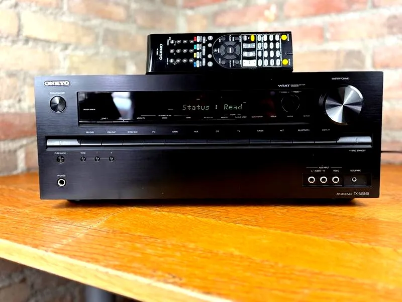 Jak łatwo podłączyć słuchawki Bluetooth do amplitunera Onkyo?