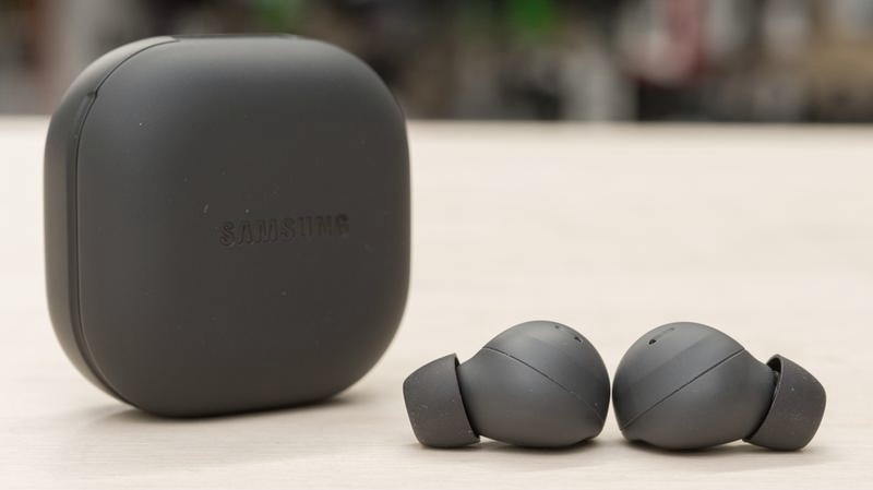 Jak znaleźć słuchawki Samsung Buds2? Namierzanie przez aplikację i Bluetooth